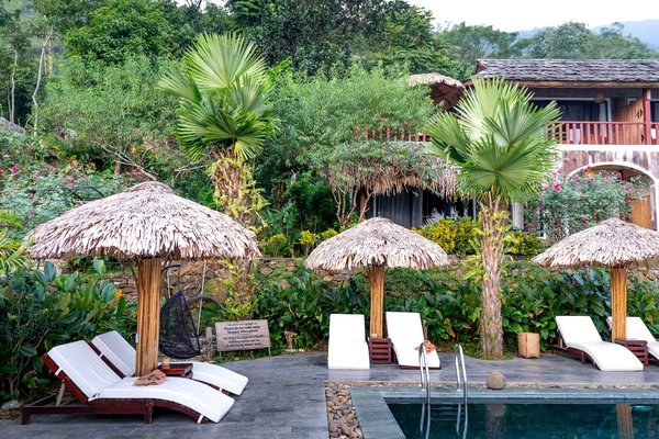 La beauté d'une piscine alpine dans votre jardin